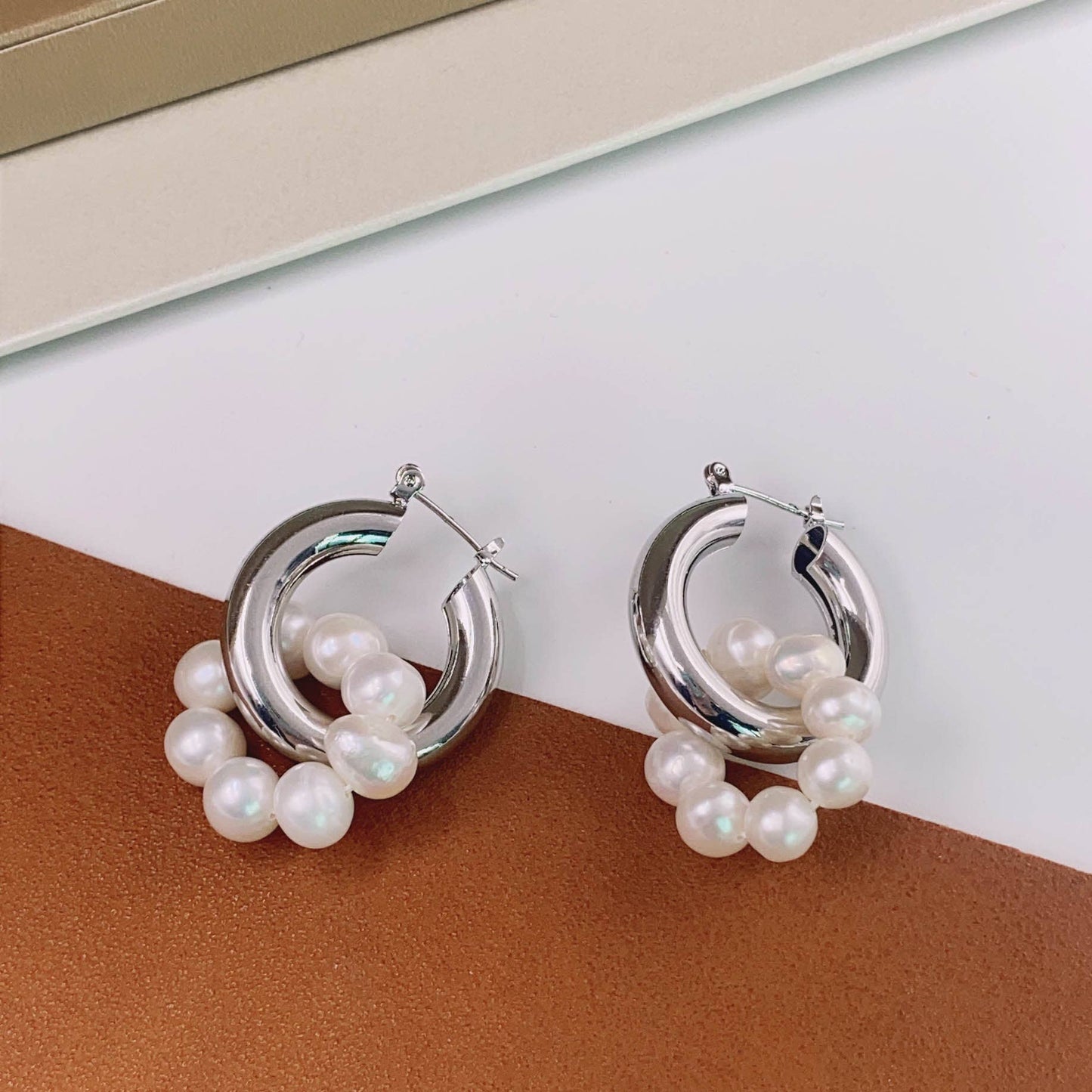 Simple versatile and retro-styled pearl earrings