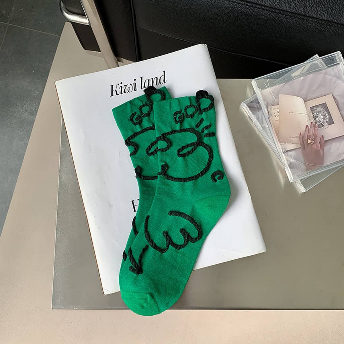 CASUAL GRAFFITI CARTOON SOCKS_CWMS0676