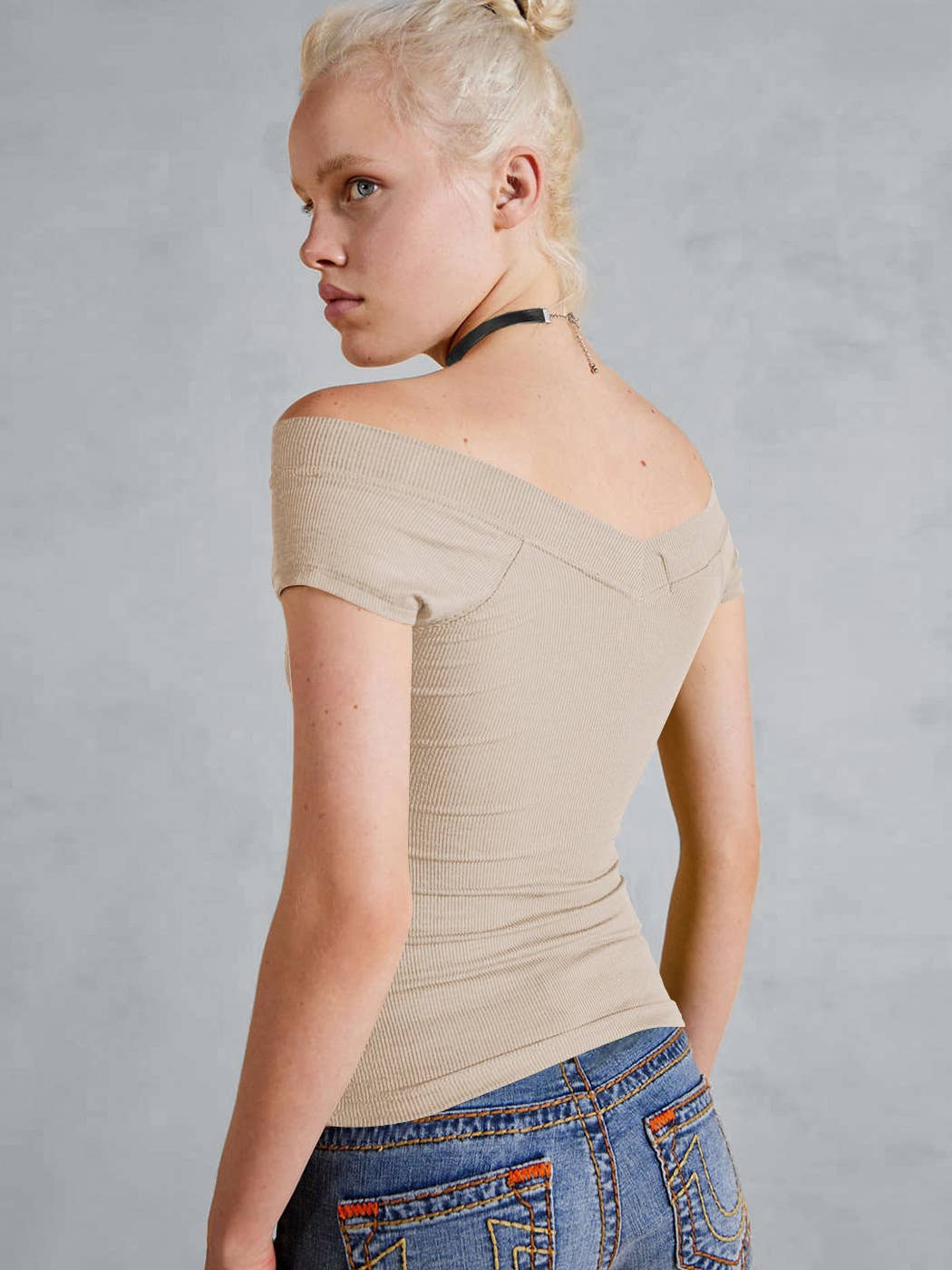 Solid-color V-neck knitted form-fitting T-shirt