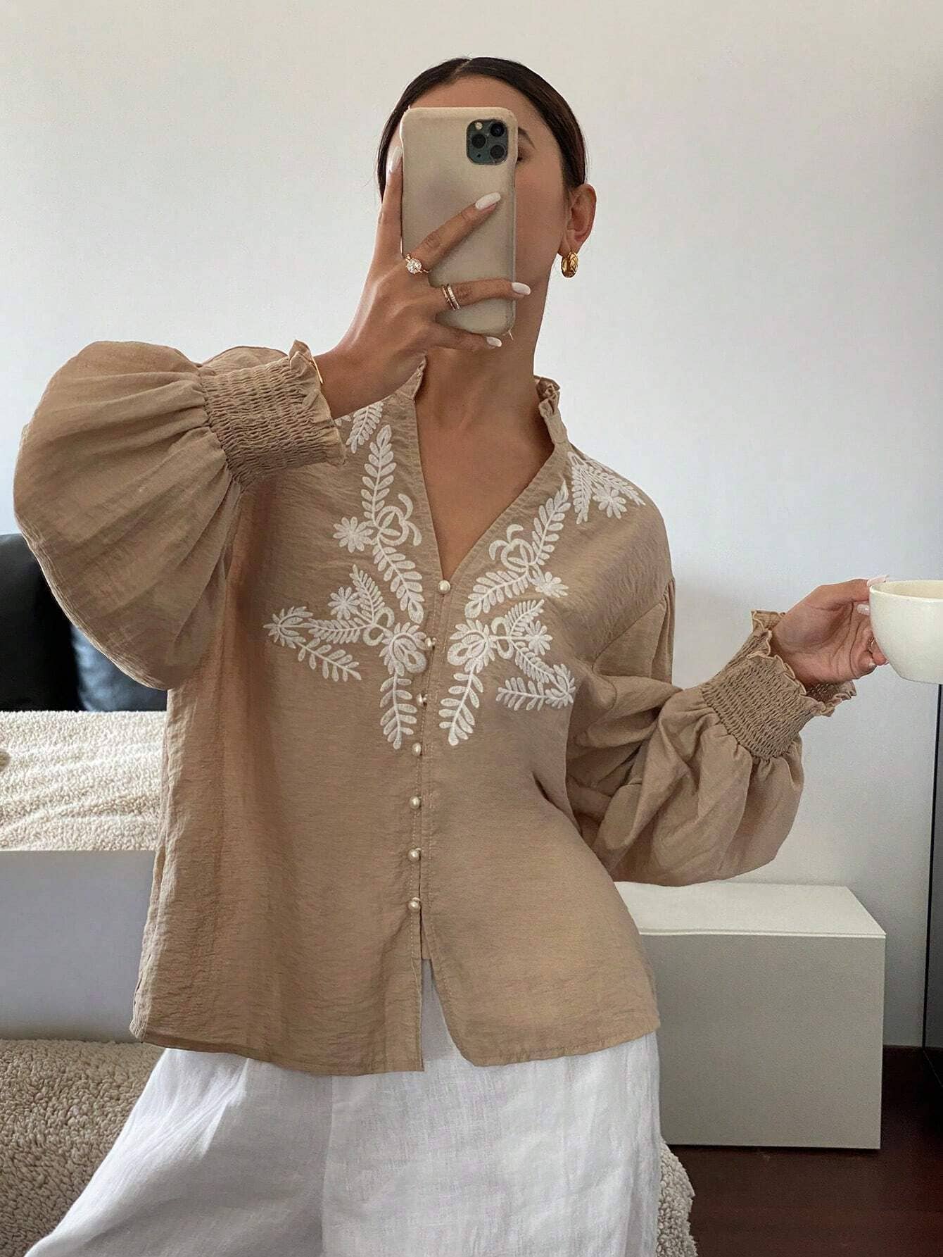 Embroidered single-breasted lantern sleeve top