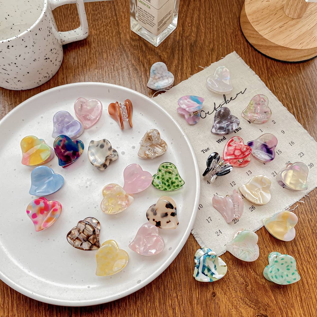 Cute acetic acid heart-shaped small clipper