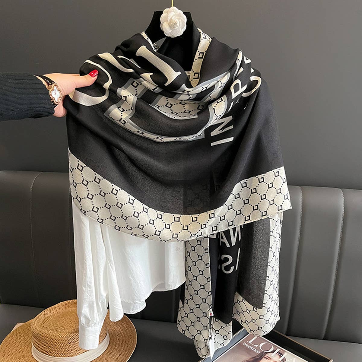 FASHIONABLE PLAID THIN SCARF