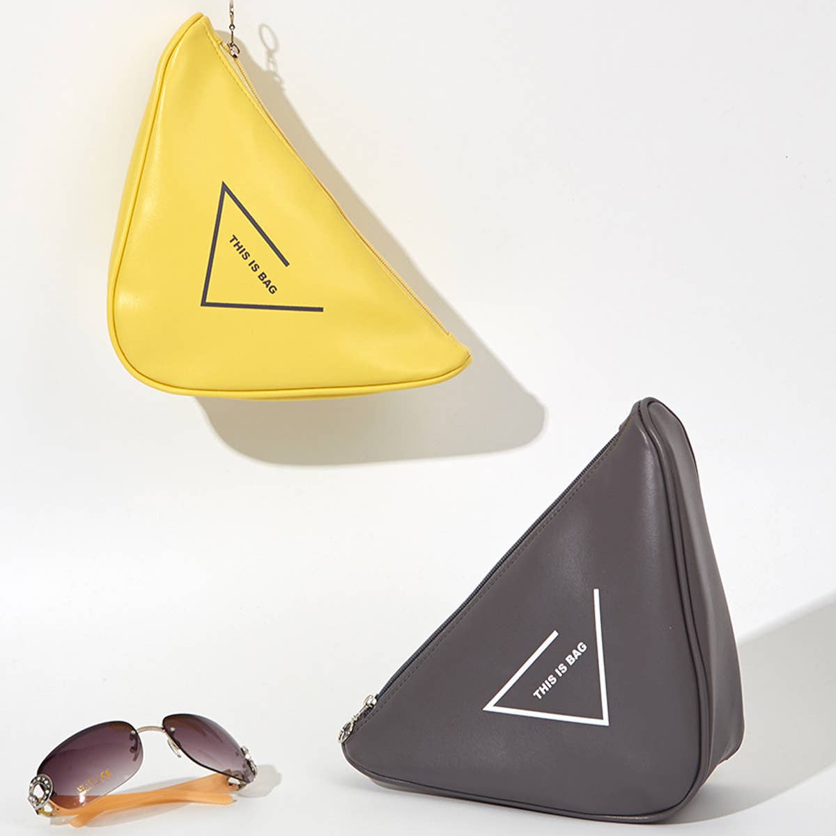 GEOMETRIC TRIANGLE ZIPPER MAKEUP BAG_CWAB1449