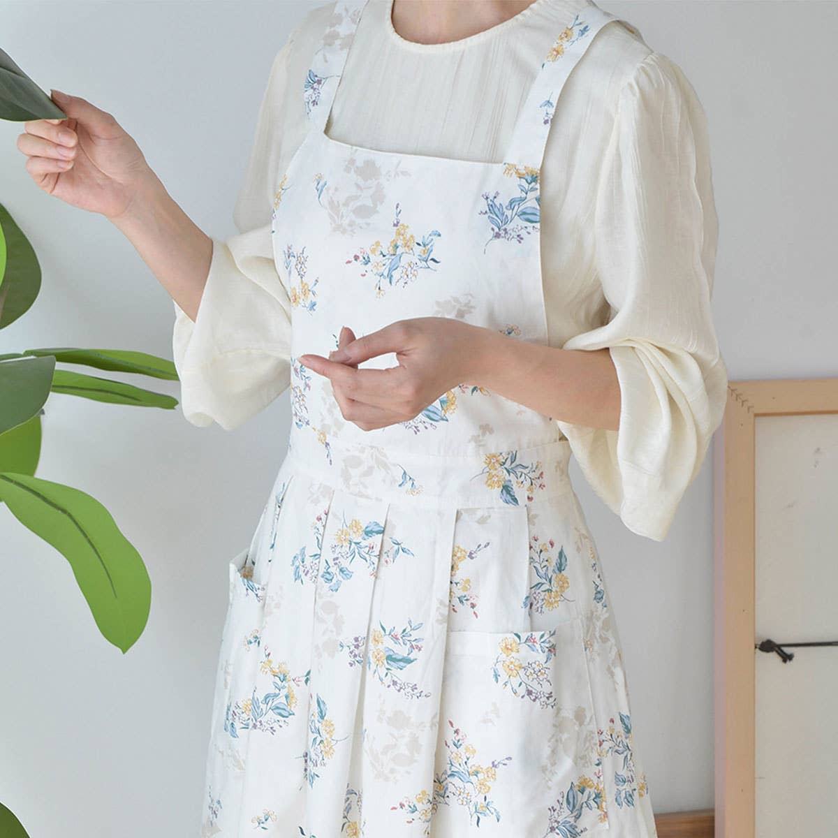 Extended Floral Print Linen Aprons with pockets_CWMM3306