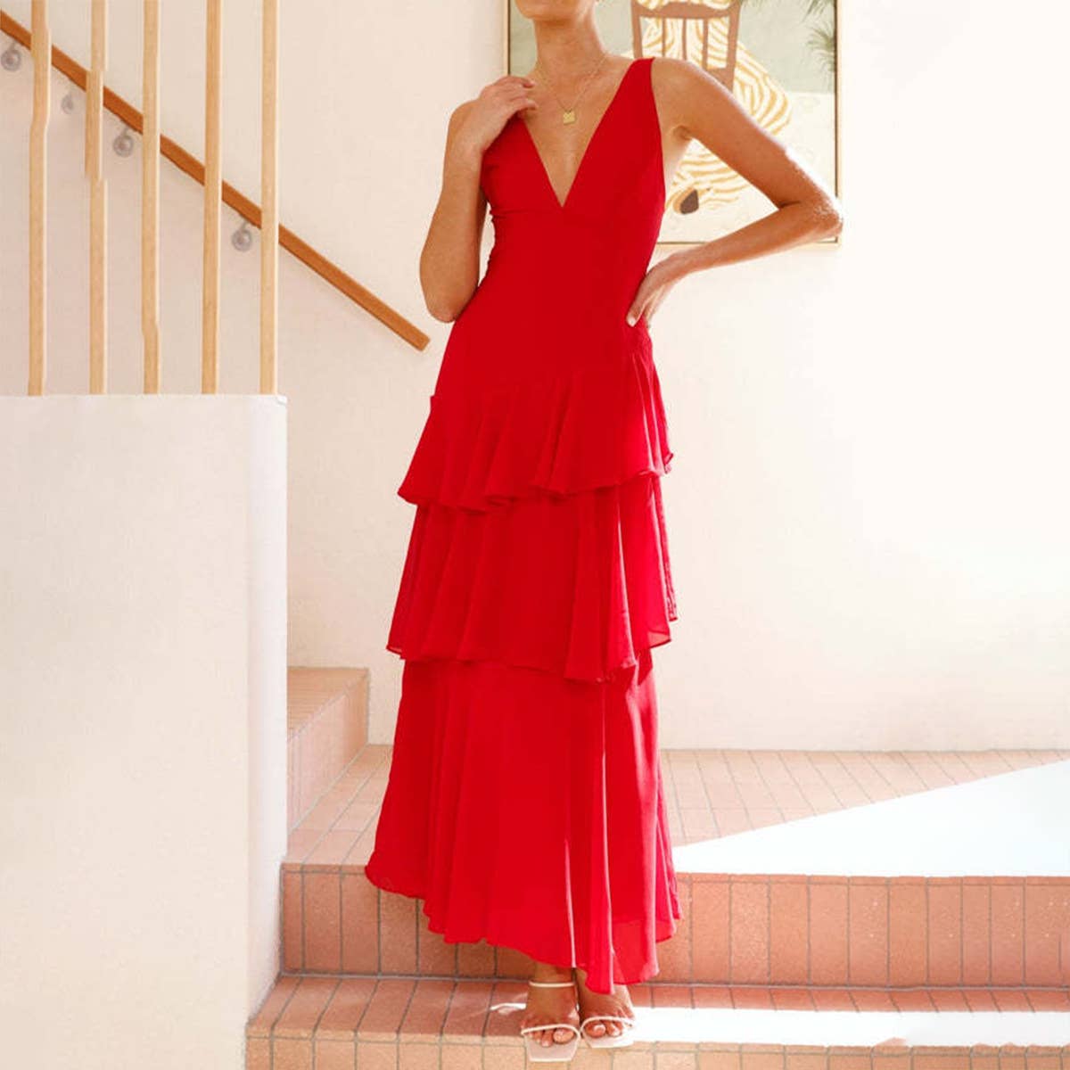 Stylish sleeveless V-neck French cake dress