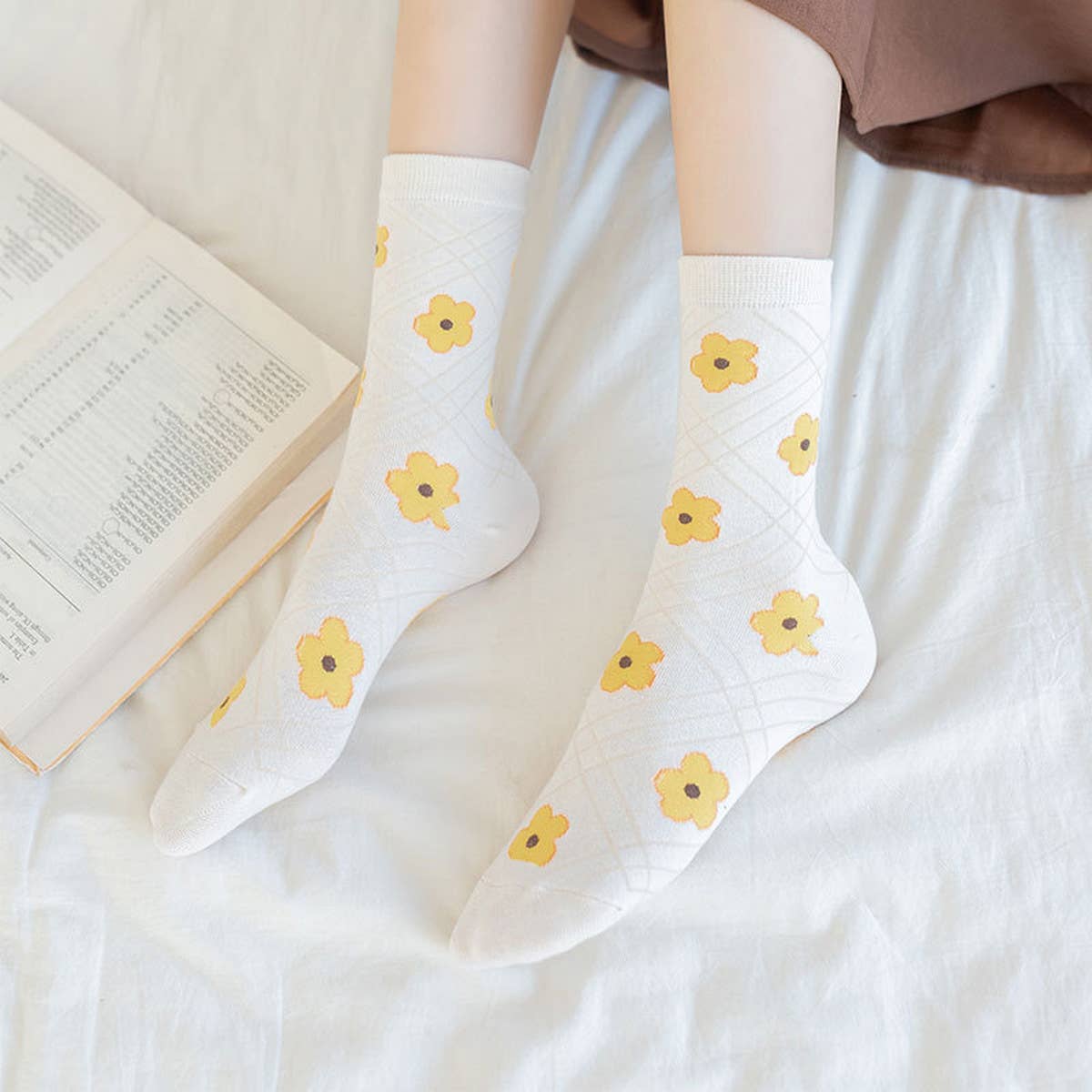 SWEAT-ABSORBENT AND BREATHABLE SWEET FLOWER SOCKS