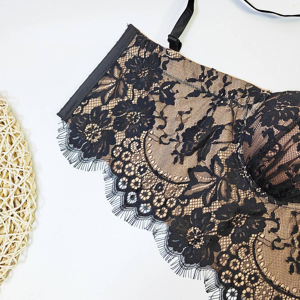 FASHIONABLE PADDED LACE HERRINGBONE BRA