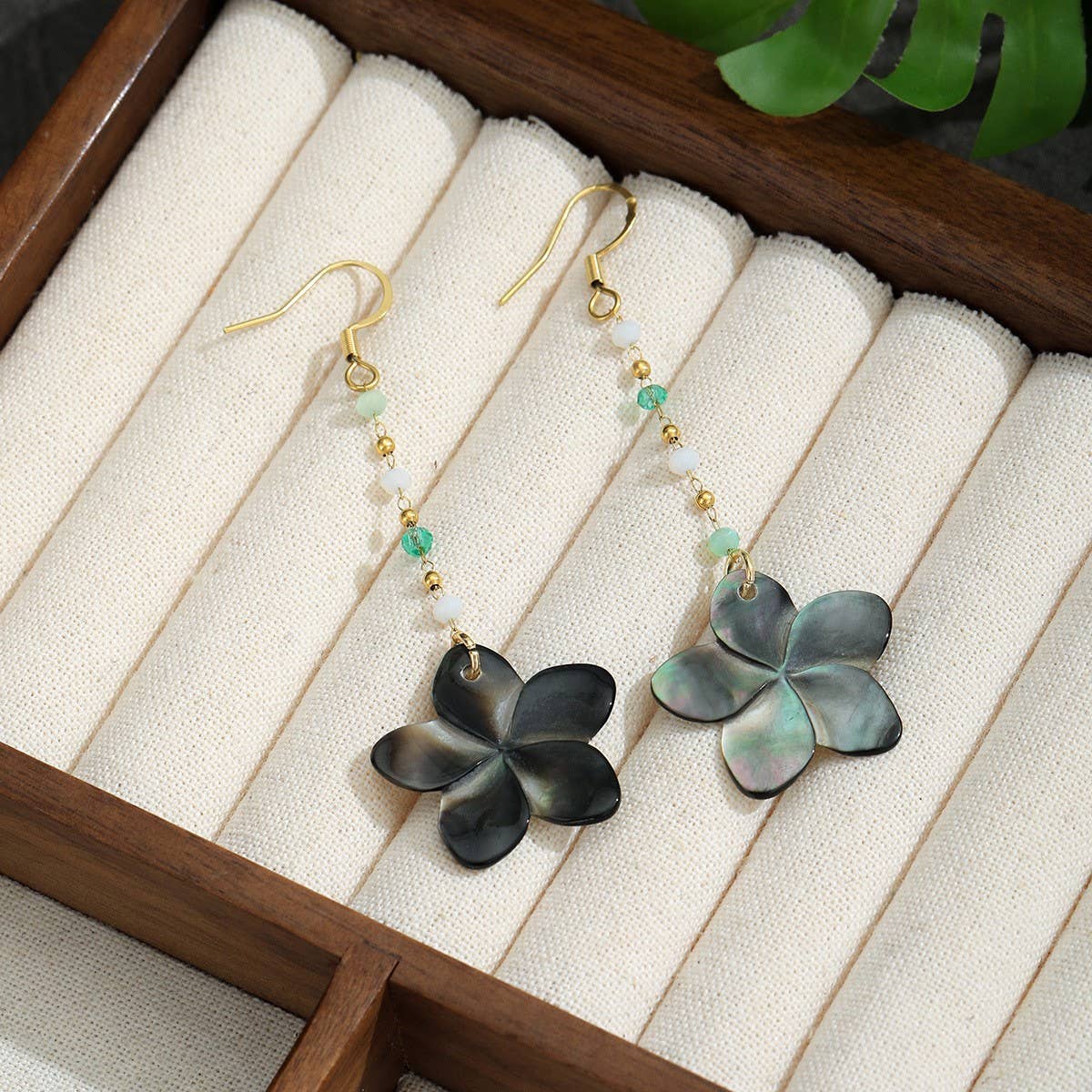 FASHIONABLE TEARDROP-SHAPED SHELL METAL EARRINGS